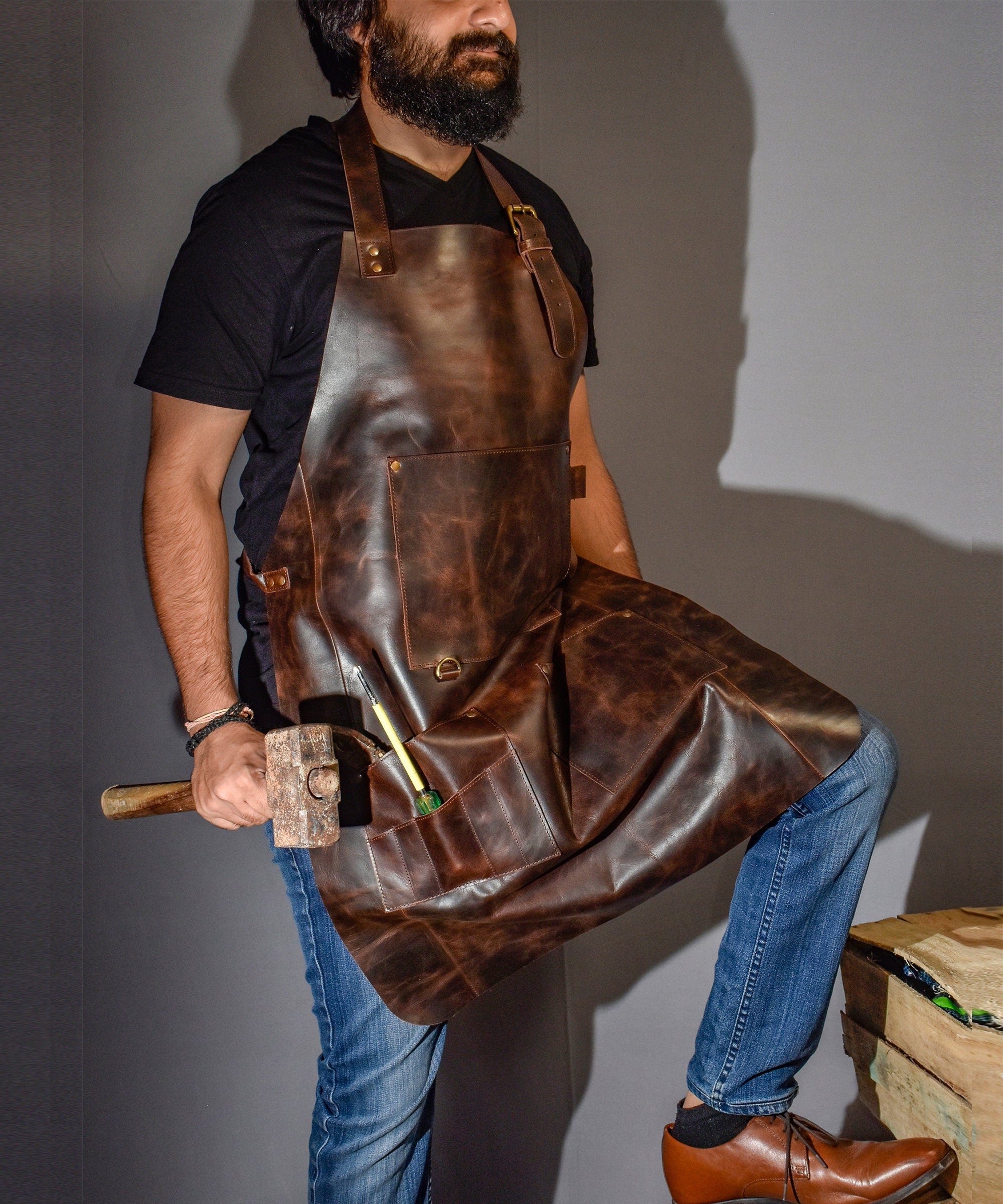 Leather Apron with Pockets and Adjustable Straps